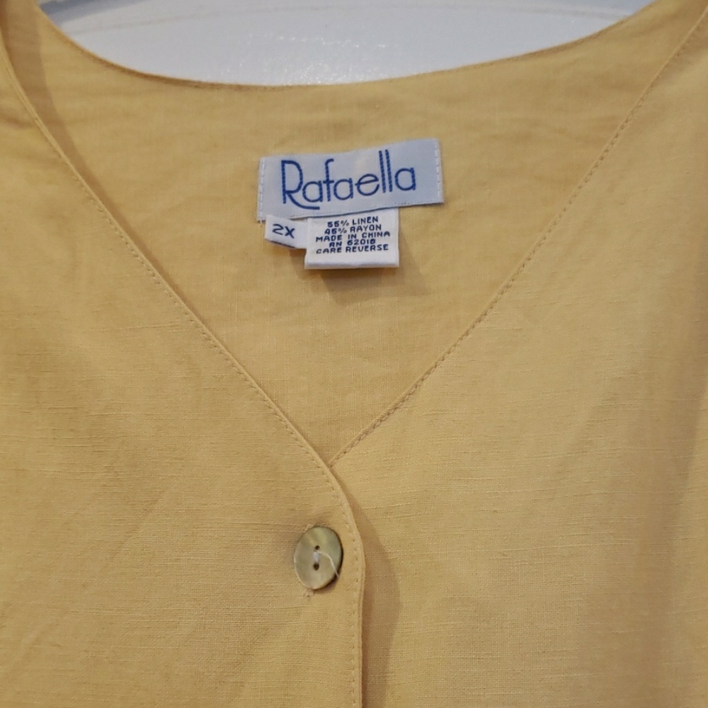 Gorgeous yellow button down  top 2x - Picture 3 of 4